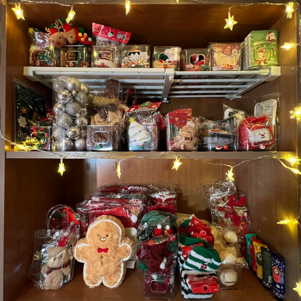 Christmas Theme Mysterious Scoop